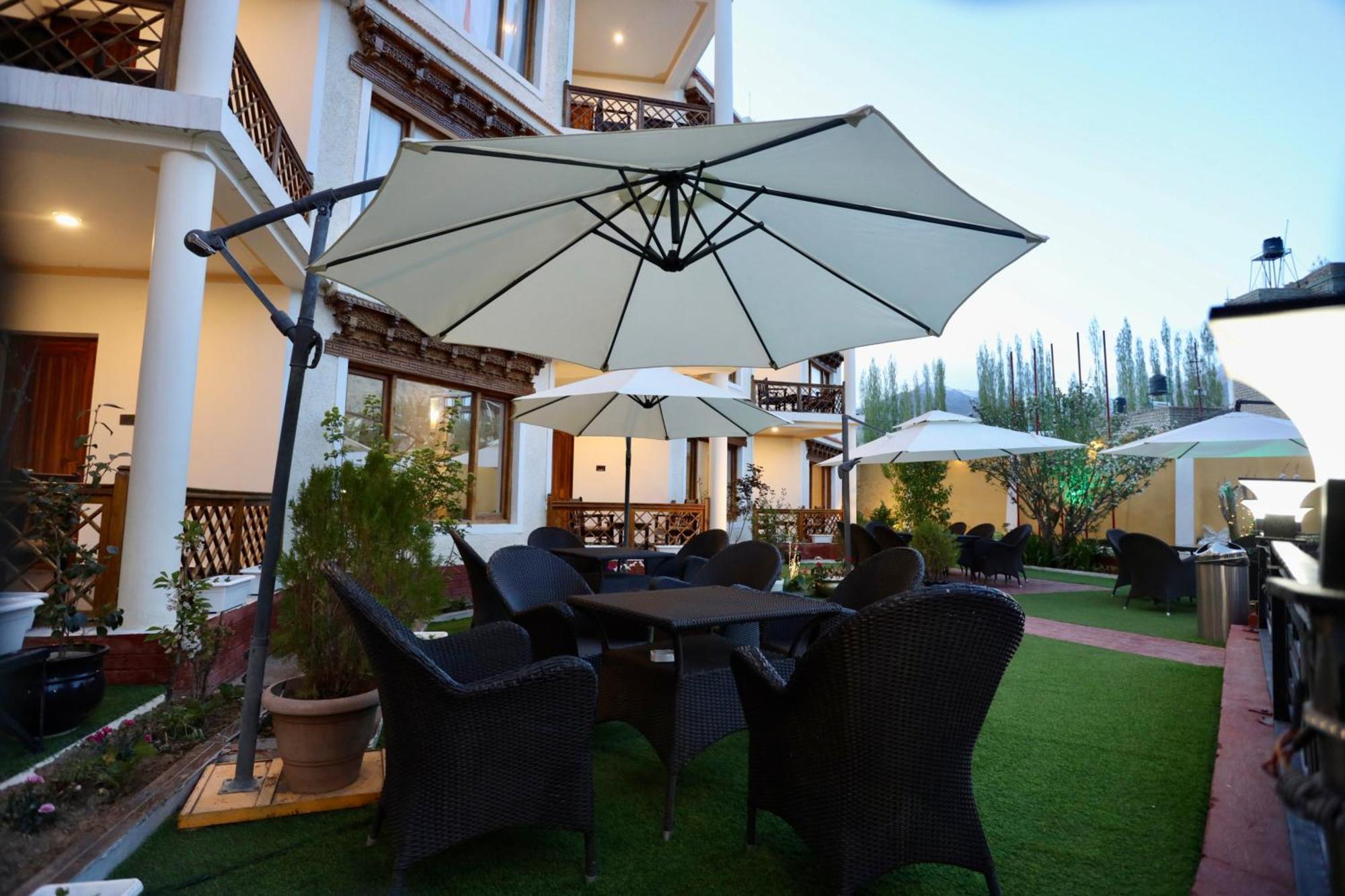 Hotel Nalanda Ladakh Leh Buitenkant foto